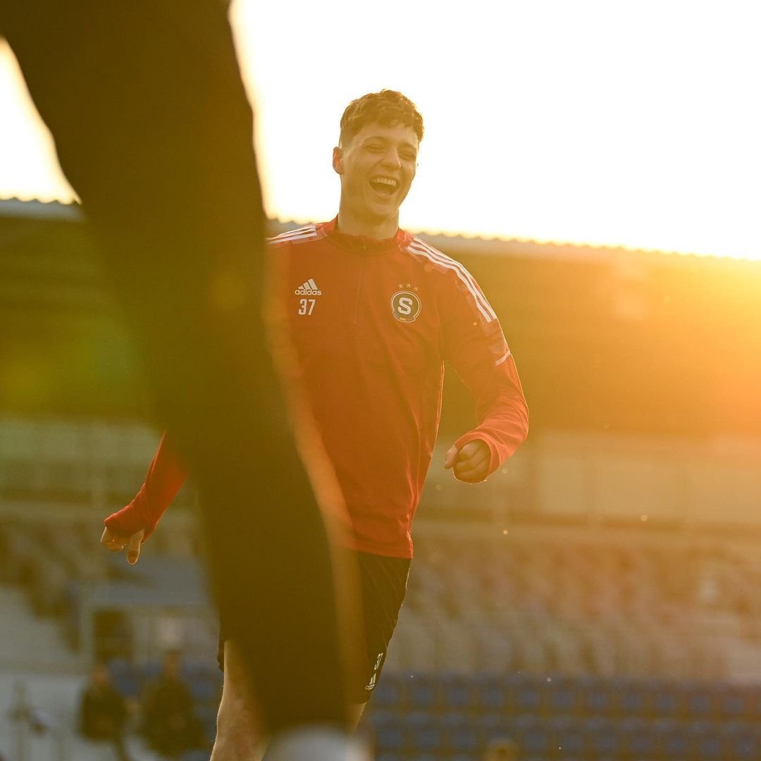 ?? Předzápasový trénink na prosluněném stadionu v Uherském Hradišti je za námi! 

Teď už se jen dobře vyspat na finálový den. ? #acsparta